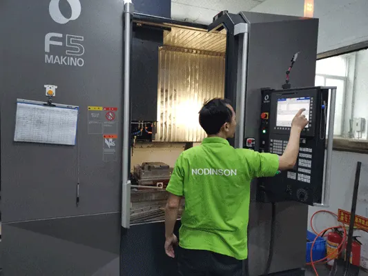 Makino F5 CNC