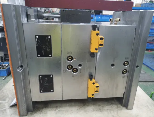 Reverse injection mold